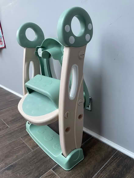 Photo of free Toilet seat reducer with steps (CO13) #2