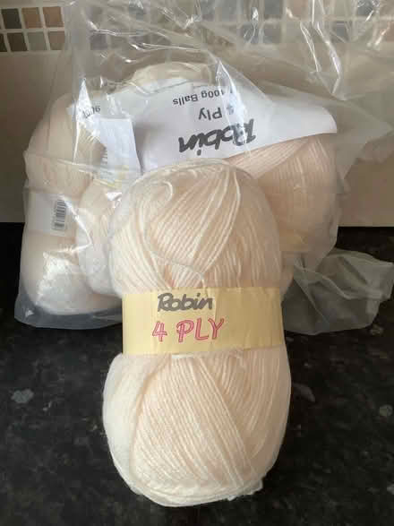 Photo of free 5 x 100g balls of 4ply (Southdown BA2) #1