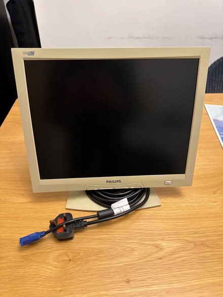 Photo of free Compact 15” monitor with cables (Summertown OX2) #1