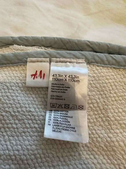 Photo of free Circular rug - grey & white (OX3 8TG) #4