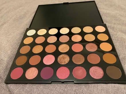 Photo of free Two eyeshadow palettes (En5 3da) #1