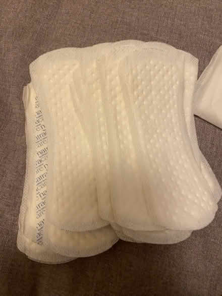 Photo of free 20ish Unused loose sanitary pads (En5 3da) #1