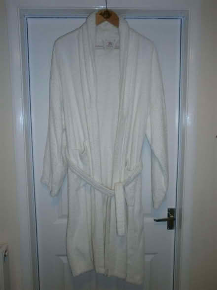 Photo of free Toweling Bath Robe White L/XL (Bryn WN4) #1