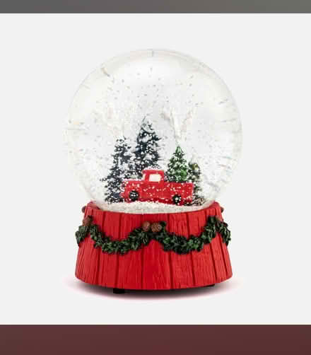 Photo of Snow Globe (Pinerow Cres Waterloo) #1