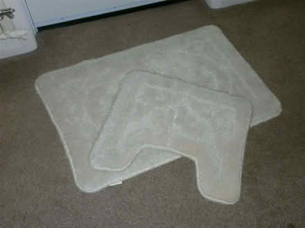 Photo of free Cream Bathroom Mat set (Bryn WN4) #1