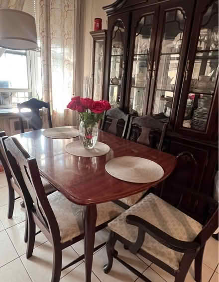 Photo of free Dining table and chairs (Canarsie) #1