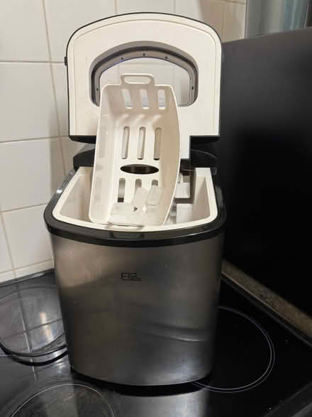 Photo of free Ice Making Machine (Finsbury Park N7) #2