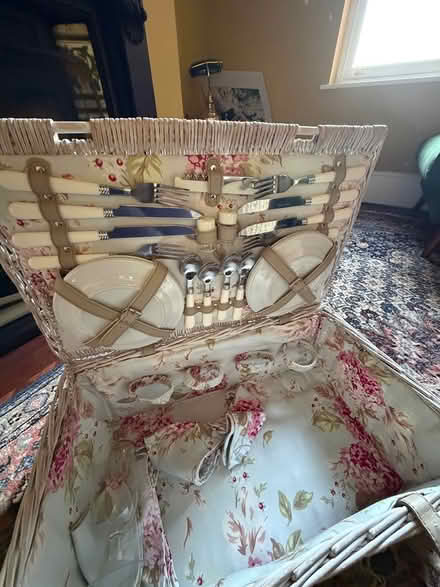 Photo of free Picnic basket (Drumcondra) #2