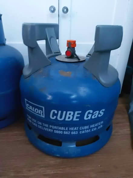 Photo of free 2 x calor gas bottles (Hayling Island PO11) #2