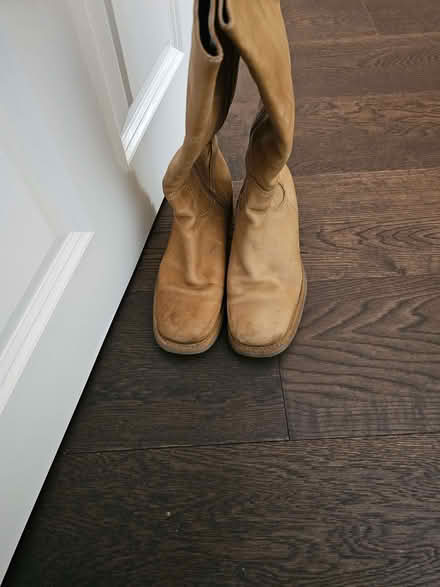 Photo of free Size 5 tan boots (Lower Morden SM3) #1