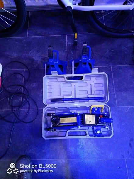 Photo of free Two ton car jack and 2 axle stands (EH11 4JX) #1