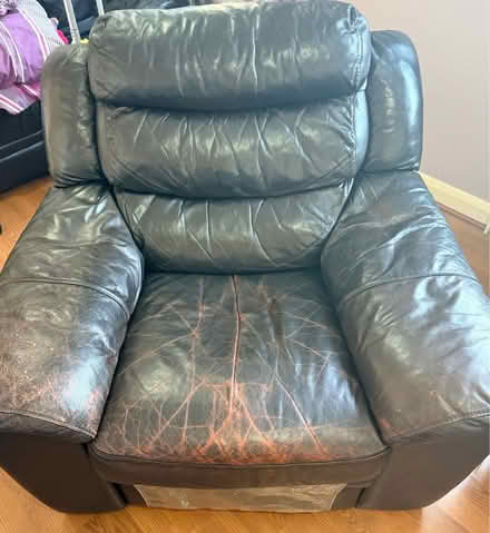 Photo of free Two seater and recliner (Green lanes N4) #4
