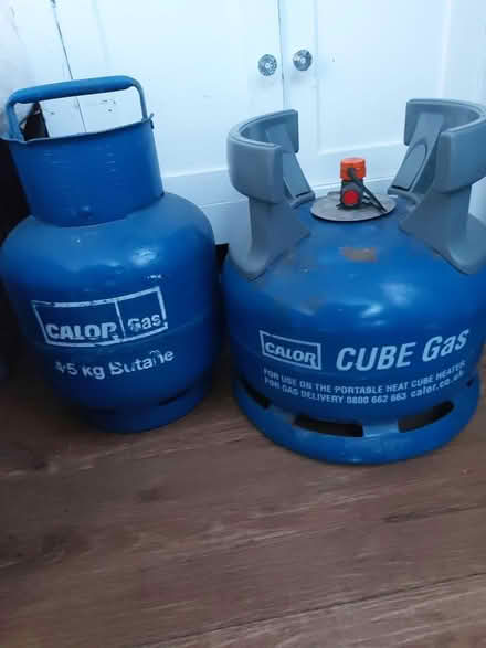 Photo of free 2 x calor gas bottles (Hayling Island PO11) #1