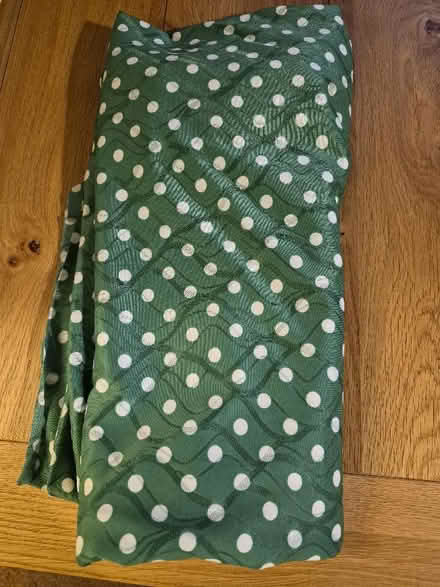 Photo of free Green/white viscose stretch fabric (IP5) #1
