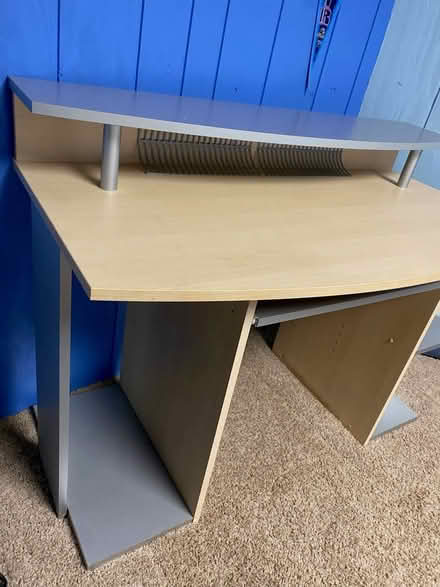 Photo of free Desk in Excellent Condition (North part of Buffalo Grove) #2