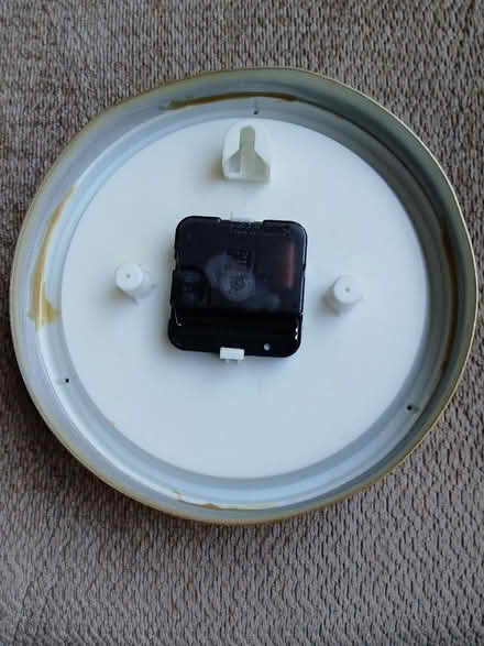 Photo of free 7½" clock (Southdown BA2) #2