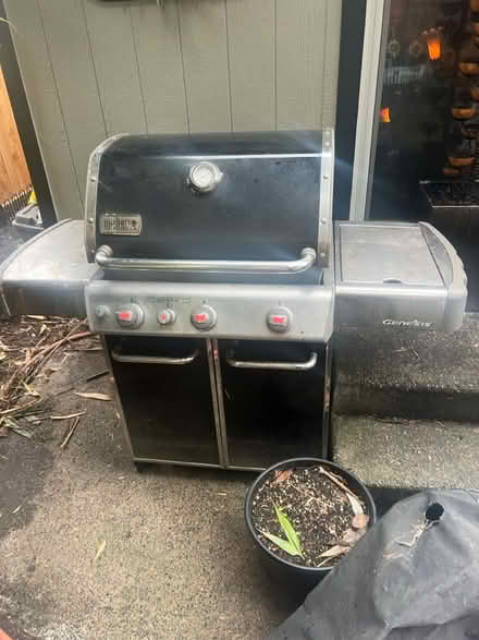 Photo of free Weber Genesis natural gas grill (Spanaway) #1