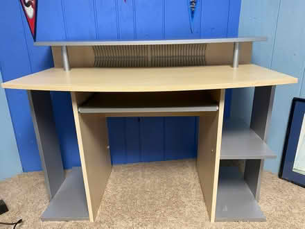 Photo of free Desk in Excellent Condition (North part of Buffalo Grove) #1