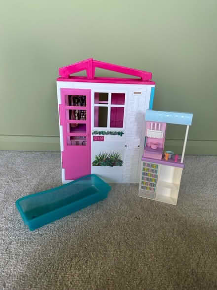 Photo of free Barbie folding house (Chelmsford CM2) #2