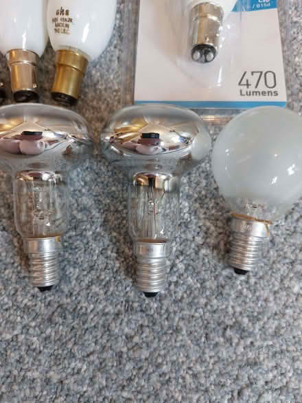 Photo of free Small bayonet and screw light bulbs (Humphrey's End GL6) #4