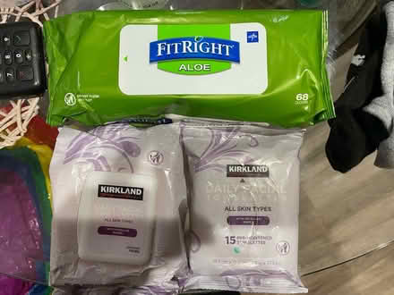 Photo of free make up wipes and personal wipes (El Camino/shoreline/Miramonte) #1