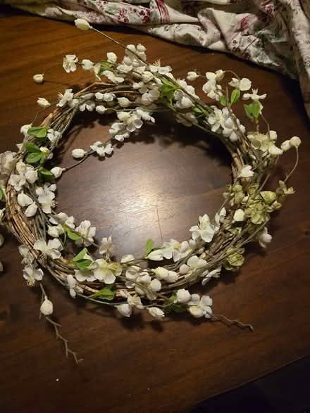 Photo of free White floral wreath (Ballard) #1