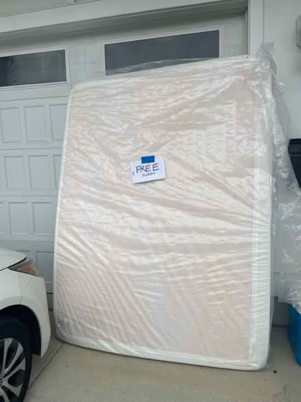 Photo of free queen mattress (Near Rockville metro) #2