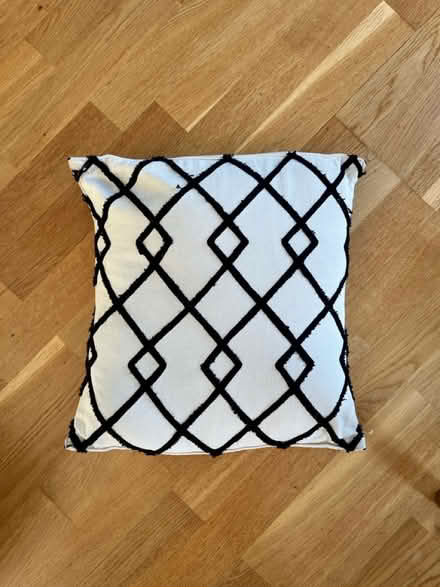 Photo of free Little cushion (Bow, E3) #1
