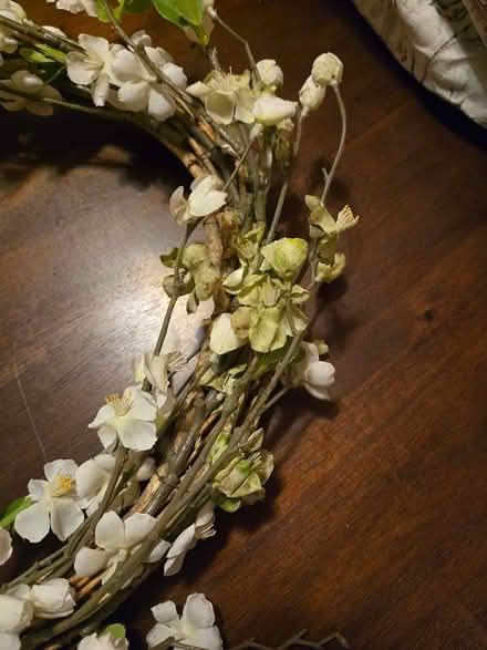 Photo of free White floral wreath (Ballard) #2