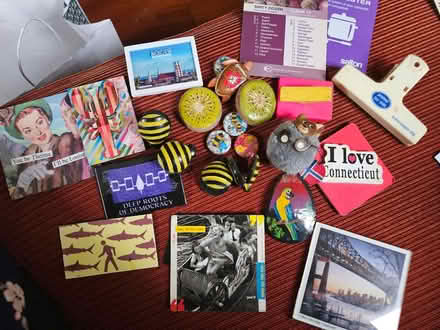 Photo of free assorted fridge magnets (Harvard Square, Cambridge) #1
