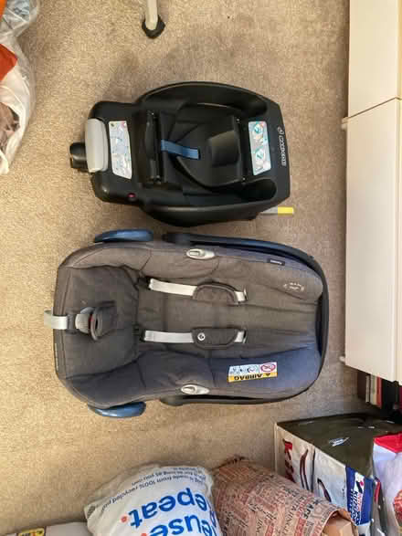 Photo of free Car seat with isofix base (Chessington KT9) #1