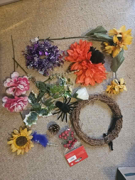 Photo of free Wreath making items (RG4) #1
