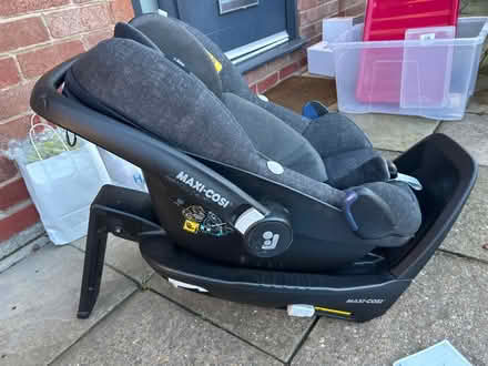 Photo of free Maxi cosi Pebble Pro & Isofix (L25) #1