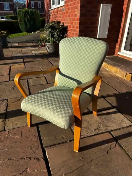 Photo of free Small comfy chair (NE38 washington) #1