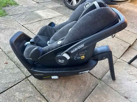 Photo of free Maxi cosi Pebble Pro & Isofix (L25) #4