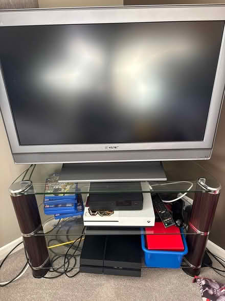 Photo of free Sony TV and tv stand (Cobham, KT11) #1