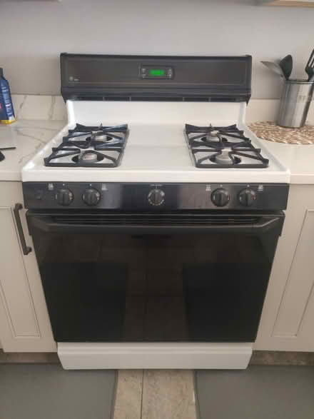 Photo of free Gas range (Near 395 and Edsall Rd) #1