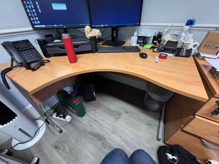 Photo of free Curved work station desk (W1h 1pn) #2