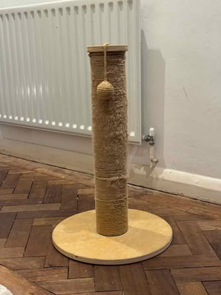Photo of free Cat scratch post (Ha02nt) #1