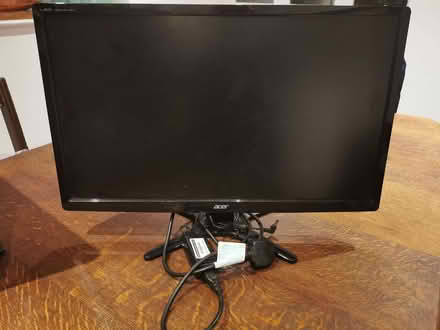 Photo of free 24 inch computer monitor (Underbarrow LA8) #1