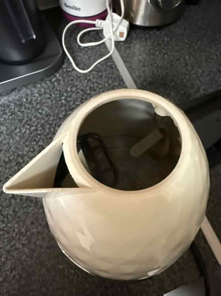 Photo of free Working kettle (N4 1HG) #4
