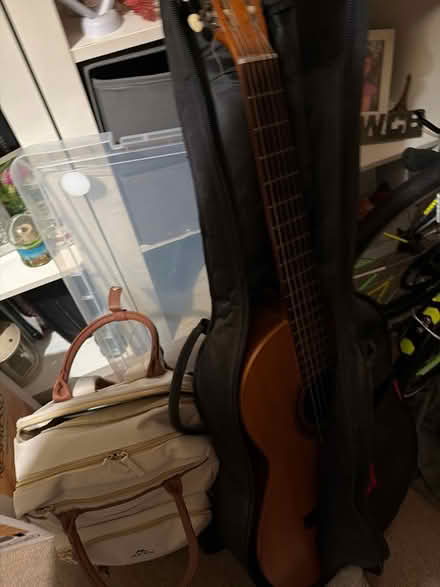 Photo of free Spanish guitar (SE27) #1