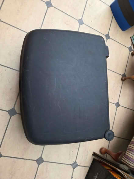 Photo of free Large Samsonite suitcase (Purley CR8) #2