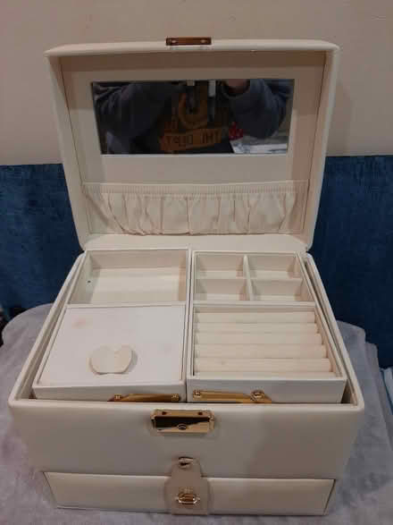 Photo of free Cream jewellery box (South norwood SE25) #4