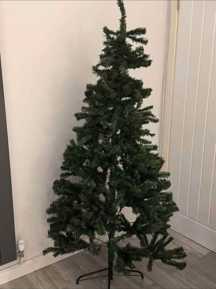 Photo of free 6ft Christmas Tree (Hp2 Hemel Hempstead) #1