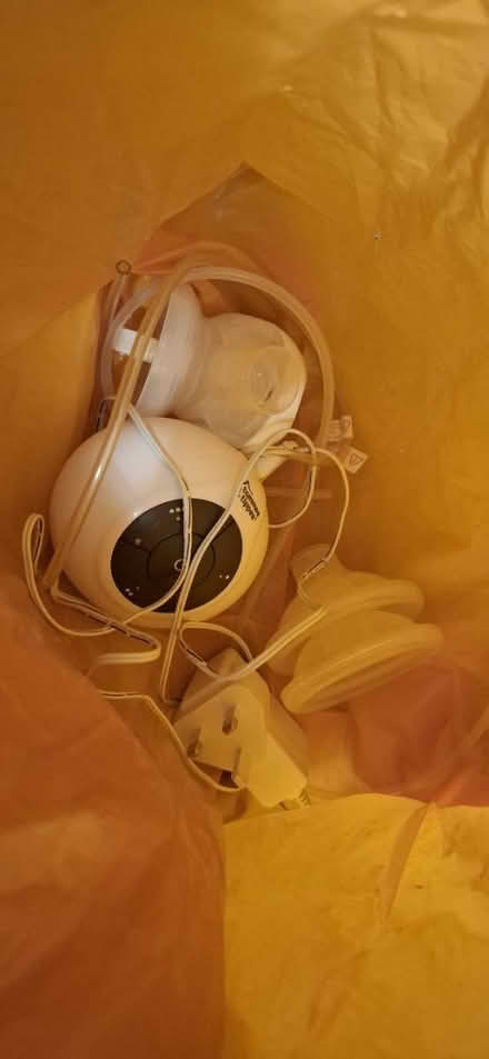 Photo of free Tommee tippee double breast pump (Croydon CR2) #1