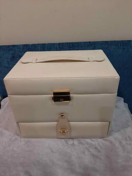 Photo of free Cream jewellery box (South norwood SE25) #1