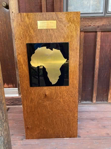 Photo of free display stand (Redwood City near ECR) #1