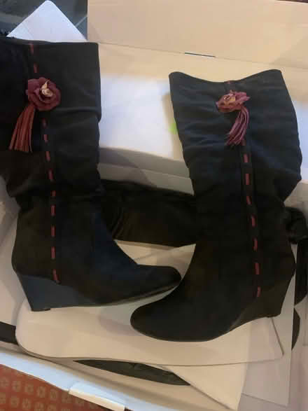 Photo of free Women’s boots (M32) #1