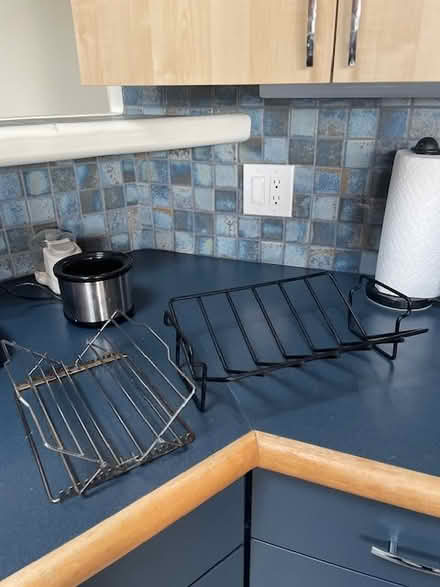 Photo of free roasting racks and cheese/sauce pot (East Boulder) #1